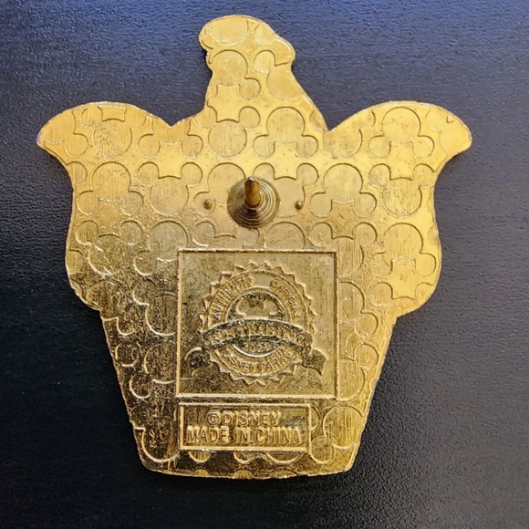 Disney Dumbo Trading Pin Cupcake Whip Swirl 2021 - Picture 2 of 4